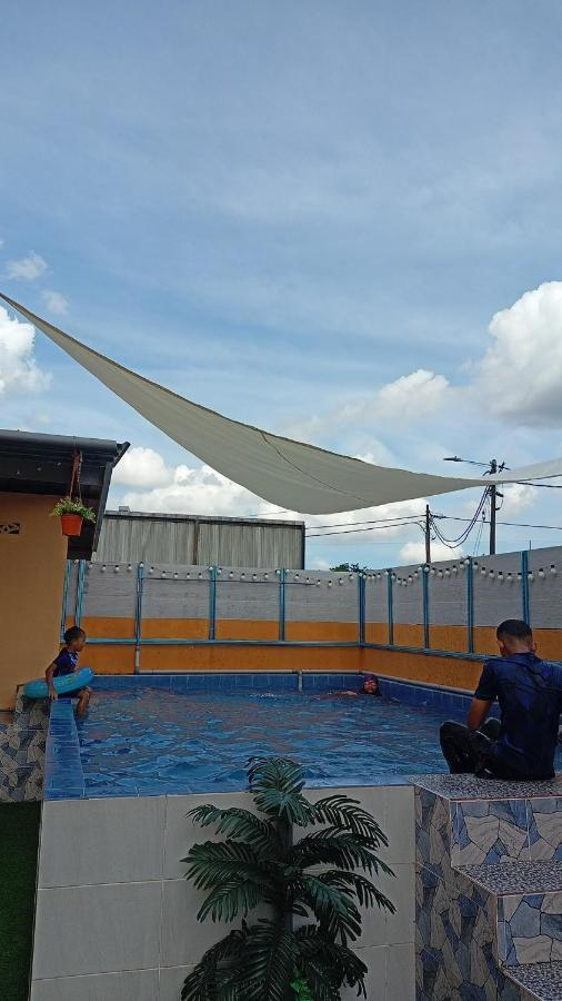 Ns Homestay Private Pool Танах-Мерах Экстерьер фото